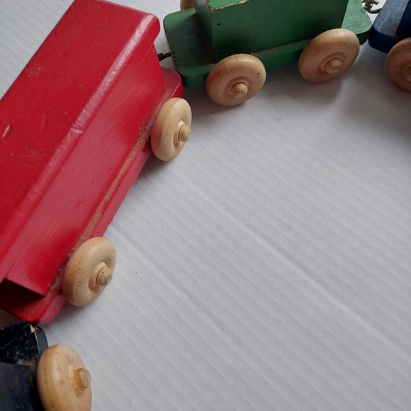 Wooden Toy Playset Minimalist Train Engine Primary Colors - Picture 3 of 5